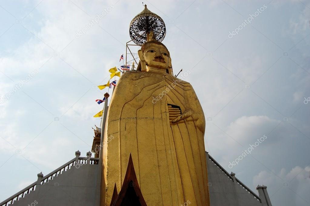 Standing Buddha at Wat Intharawihan, Bangkok, Thailand
