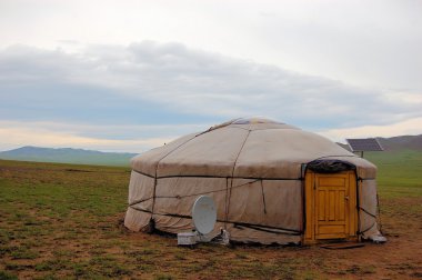 Güneş ile yurt ve Moğolistan'da uydu