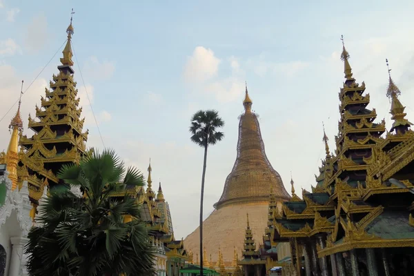 Pagoda de Schwedagon, el templo Buddhist más importante de Birmania —  Fotos de Stock