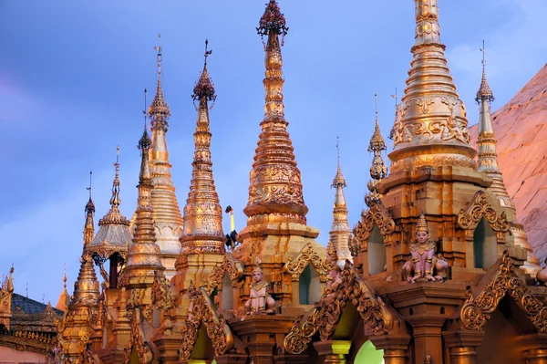 Schwedagon 宝塔，在缅甸最重要的佛教寺庙 — 图库照片