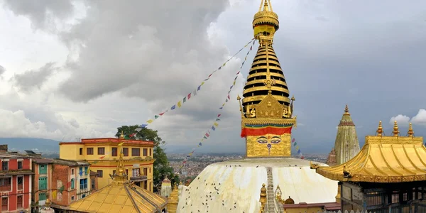 Buddhist Monkey temple stupa in Kathmandu — Stock Photo, Image