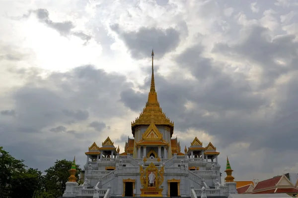 Chrám Wat Traimit v čínské čtvrti, Bangkok, Thajsko — Stock fotografie