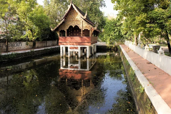 Thailändsk stil traditionella trähus — Stockfoto