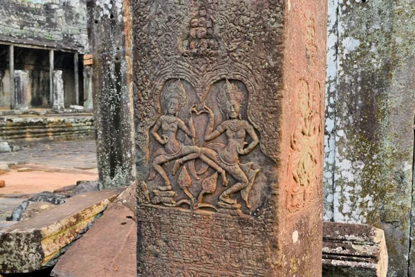 Apsara Bailarines Tallado en piedra en Angkor Wat — Foto de Stock