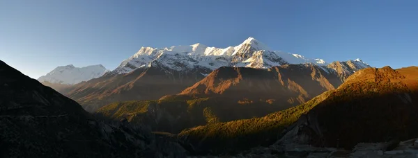 Landschaft im Annapurna-Gebirge, im Himalaya — Stockfoto