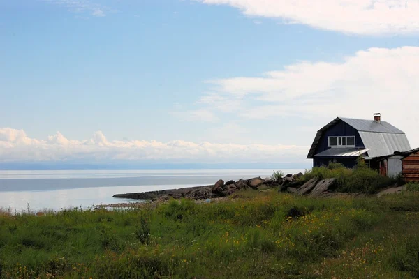 House in a village at Lake Baikal, Siberia, Russia — Stock Photo, Image