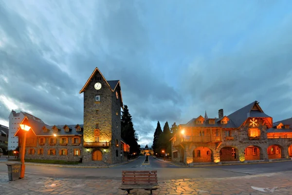 Praça principal de estilo suíço em Bariloche, Patagônia, Argentina — Fotografia de Stock