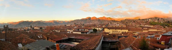 Tetti rossi in una zona storica di Cuzco, Perù — Foto Stock