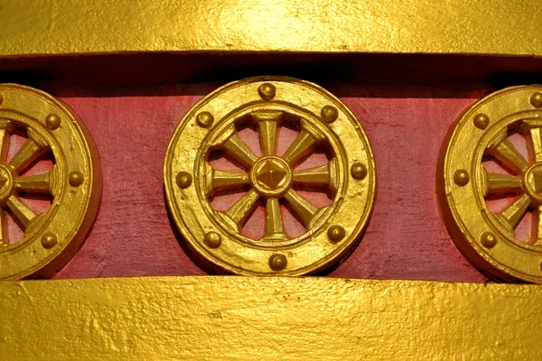 Buddhist wheel of the law or dhamma cakka — Stock Photo, Image