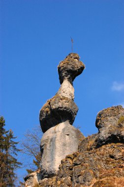 Rock kule monolith yakınındaki Pottenstein, Almanya