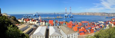 Panoramik liman Valparaiso, Şili üzerinde