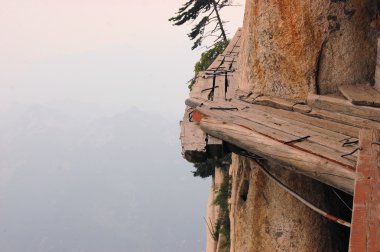 Tehlikeli geçit en üstünde kutsal Mount Hua Shan, China