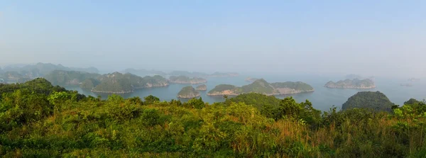 Halong Bay, Vietnam, Unesco Világörökség — Stock Fotó