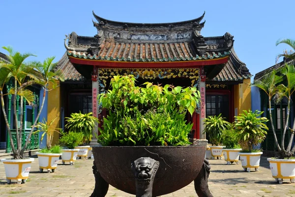 Chinese style Buddhist pagoda temple in Hoi An, Vietnam — Stock Photo, Image