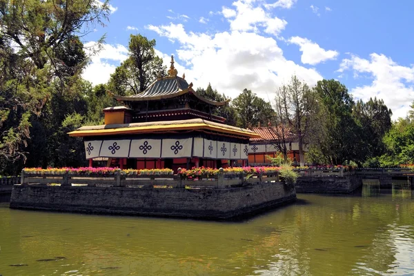 Norbulingka zomer paleis van Dalai Lama, Tibet — Stockfoto