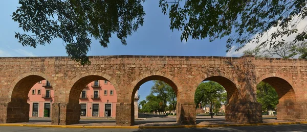 Aqueduto colonial espanhol em Morelia, México Central — Fotografia de Stock