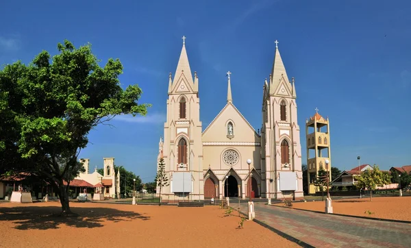 Iglesia católica con torres en Negombo, Sri Lanka —  Fotos de Stock