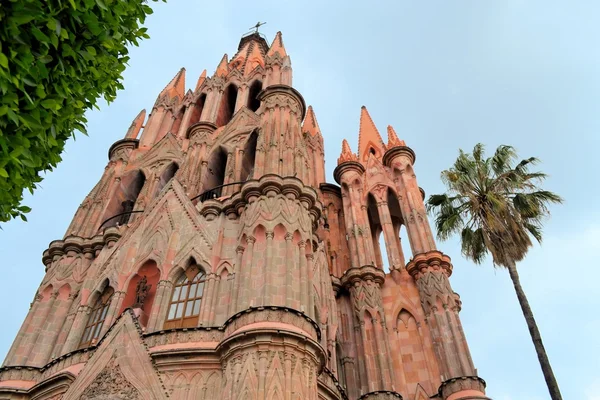 Hotele Parroquia Archanioła różowy kościół gotycki, San Miguel de Allende, Meksyk — Zdjęcie stockowe