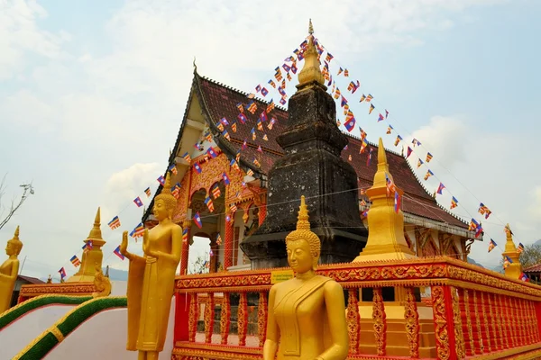 Buddhistický chrám Wat že ve Vang Vieng, Laos — Stock fotografie