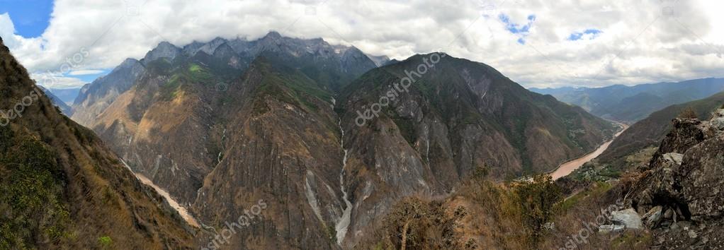 Tiger Leaping Gorge, Yunnan Province, China