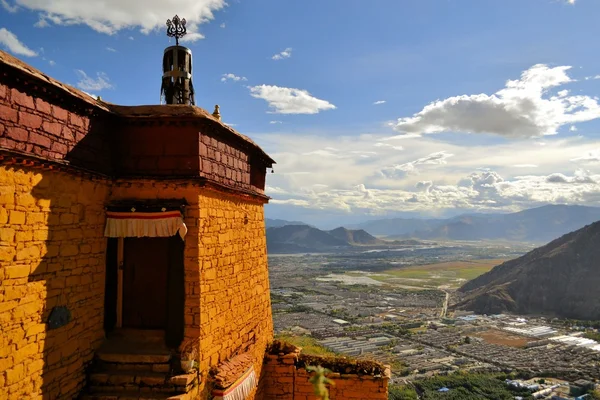Utse Ermita sobre el monasterio de Será, Lhasa, Tíbet — Foto de Stock