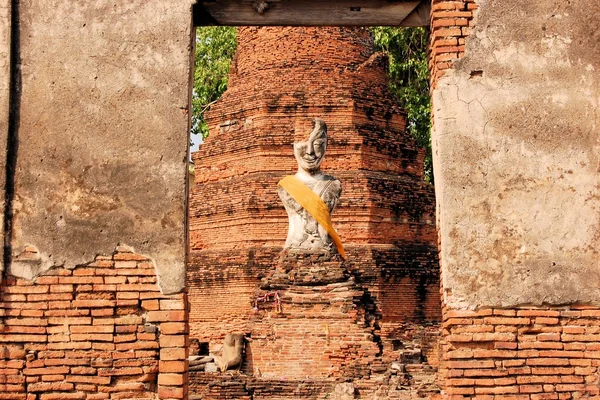 Estatua de Buda en la antigua ciudad de Ayutthaya, Tailandia —  Fotos de Stock