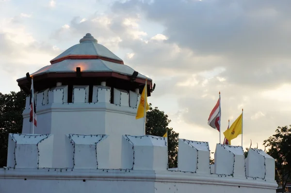 Witte oude Thaise stijl fort in de buurt van San Saep kanaal in Bangkok — Stockfoto