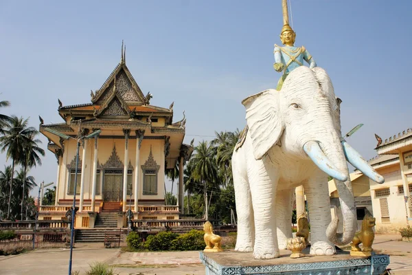 Moderní buddhistický chrám v Battambang, Kambodža — Stock fotografie