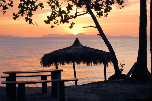 Tropische Strandhütte in Thailand — Stockfoto