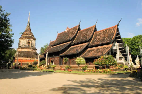 Houten boeddhistische tempel Wat Lok Molee, Chiang Mai, Thailand — Stockfoto