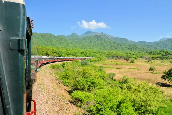 El Chepe tren bakır Kanyon, Meksika — Stok fotoğraf