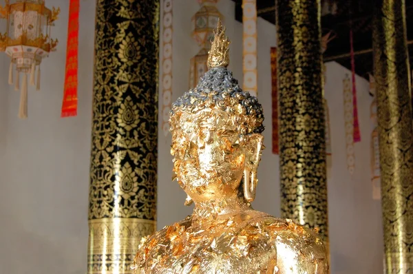 Buda com arranhões de ouro em Chiang Mai, Tailândia — Fotografia de Stock