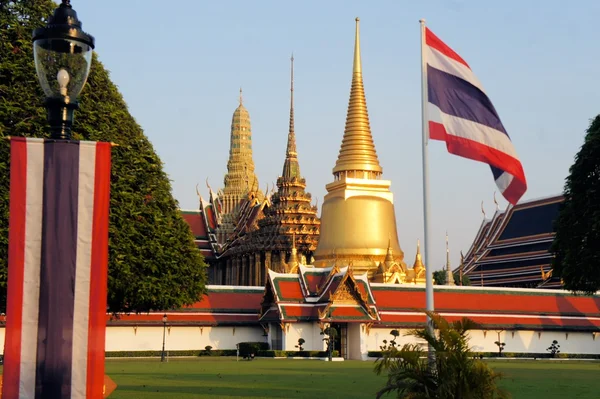 Wat Phra Kaew templo de la esmeralda Buddha en Bangkok Tailandia —  Fotos de Stock