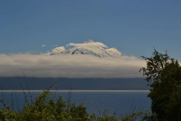 Volcano Osorno, lake Llanquihue, Patagonia, Chile — Stock Photo, Image