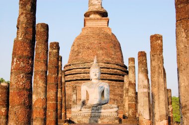 Antik Buda heykeli. Sukhothai Tarih Parkı