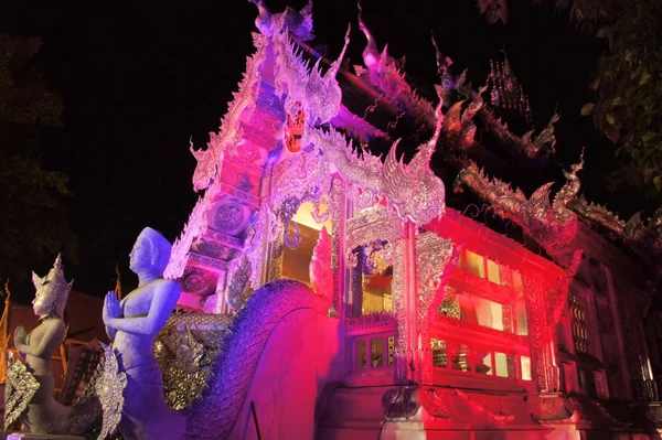 Beleuchteter wat sri suphan silberner Tempel in chiang mai, Thailand — Stockfoto