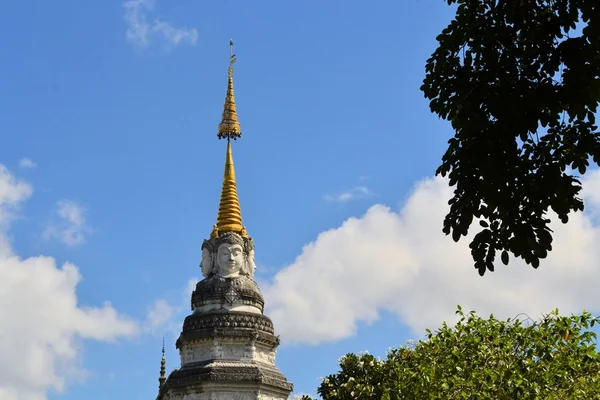 Βούδες πρόσωπο σε ένα Stupa στο ναό, Τσιάνγκ Μάι, Ταϊλάνδη — Φωτογραφία Αρχείου