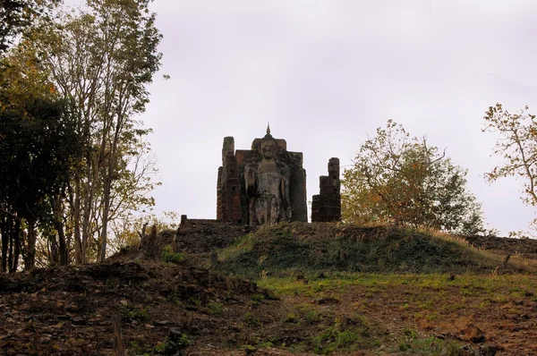 Gamla buddha-statyn. Sukhothai historiska park — Stockfoto