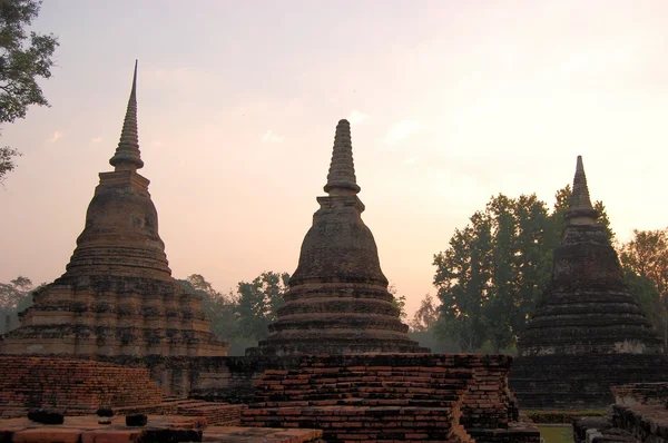 A Sukhothai történeti Emlékparkhoz ősi sztúpa — Stock Fotó