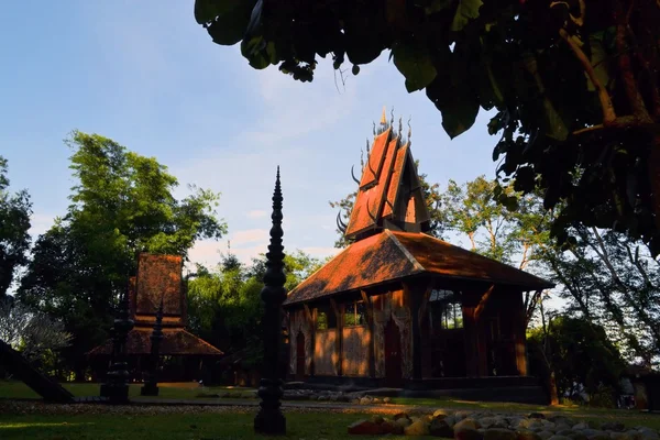 Thailändsk stil traditionella trähus — Stockfoto