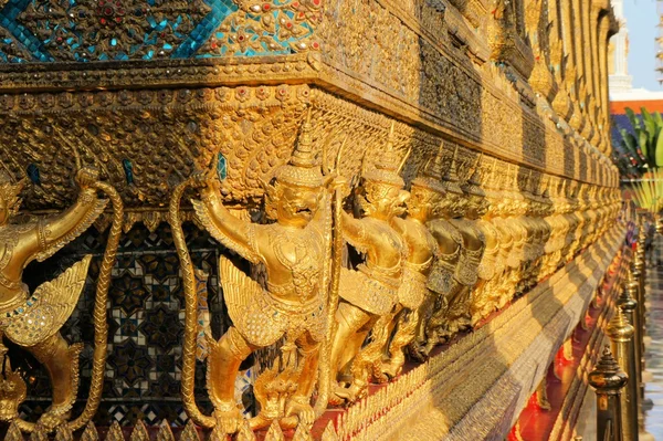 Guardian statues at Temple of the Emerald Buddha Bangkok, Asia Thailand — Stock Photo, Image