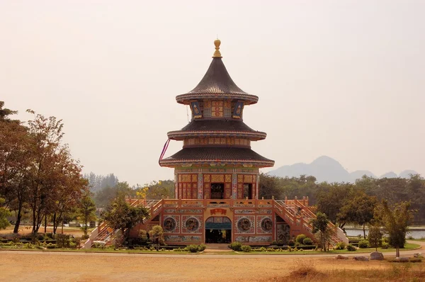 Kínai buddhista templom, Kanchanaburi, Thaiföld — Stock Fotó