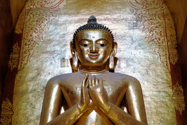 Buddha in ananda buddhistischer tempel, bagan, burma — Stockfoto