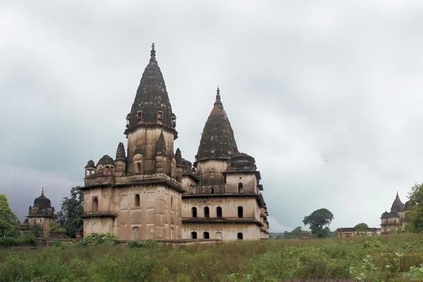 Chhatris - kopuły Cenotaf, Orchha, Indie — Zdjęcie stockowe