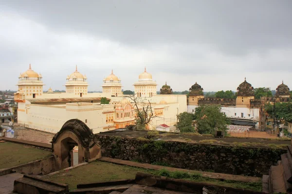 Templo hindú blanco Orchha, India — Foto de Stock