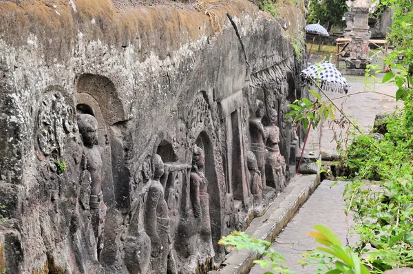 Yeh Pulu berömda ristade väggmålningar, Ubud, Bali, Indonesien — Stockfoto