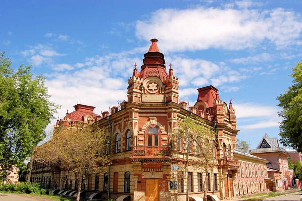 Edificio de la Biblioteca Regional de Irkutsk, Siberia, Rusia — Foto de Stock