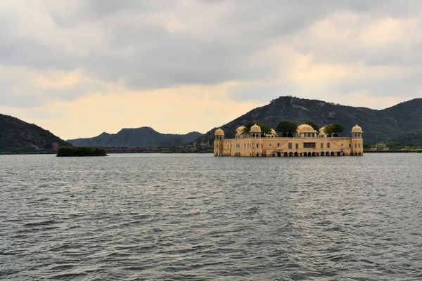 Indiska vatten palatset på Jal Mahal sjö, Jaipur, Indien — Stockfoto