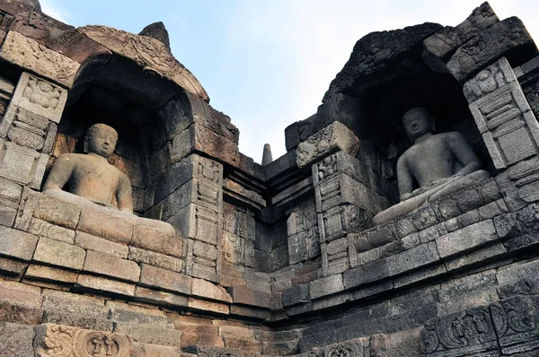 Buddhy v chrámu Borobudur na ostrově Jáva — Stock fotografie