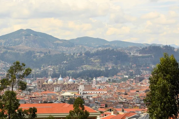 Vista aérea del centro histórico colonial español en Cuenca, Ecuador — Foto de Stock